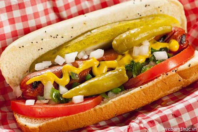 Hình 1 – Hotdog là món ăn quen thuộc ở Mỹ