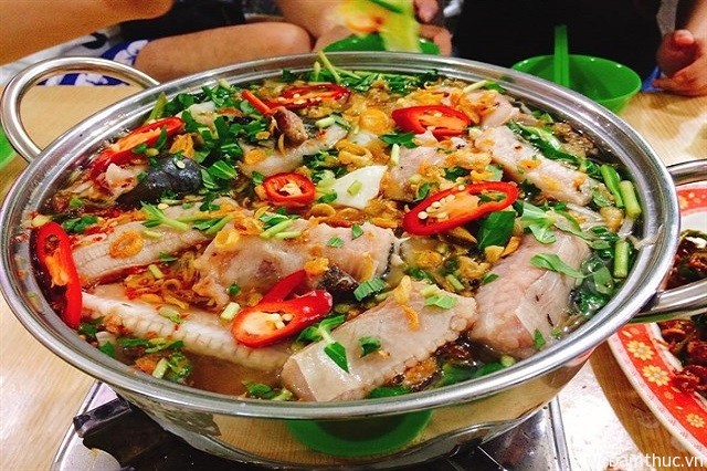 Hình 2 – Lẩu cá đuối là món ăn ngon đầy hấp dẫn được bán nhiều trên khắp các con phố ở Vũng Tàu