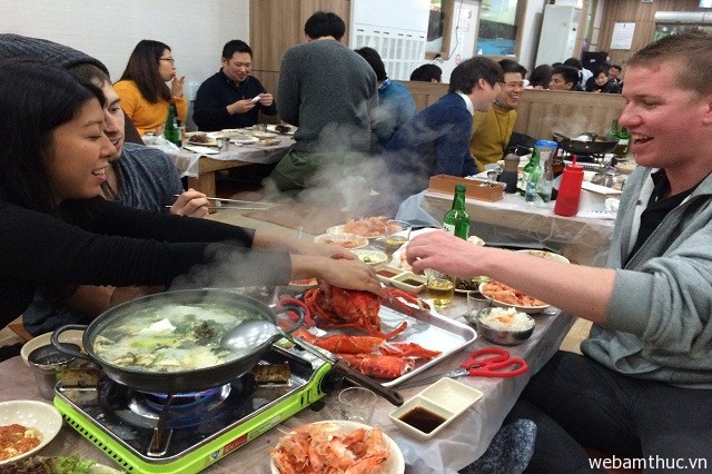 Nhà hàng buffet Noryangjin luôn tấp nập người đến ăn vì ngon, bổ, rẻ