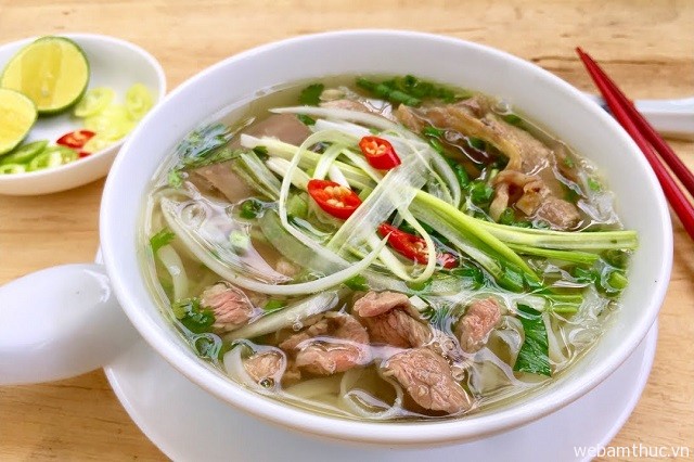 Phở Việt là món ăn nổi tiếng của nhà hàng Phở Ca Dao