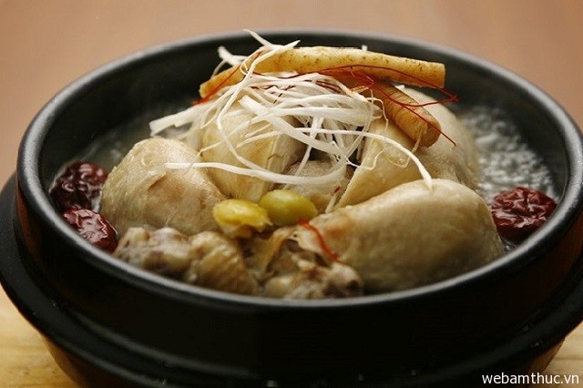 Nhà hàng Tosokchon nổi tiếng với món gà tần sâm