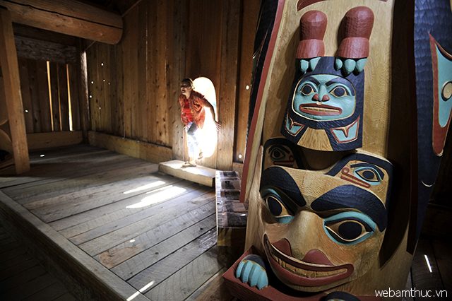 Trung tâm di sản bản địa Alaska là nơi du khách có thể tìm hiểu về văn hoá của 11 nhóm dân cư bản địa